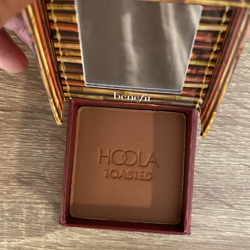 Benefit Hola toasted Bronzer - deep matte bronzer